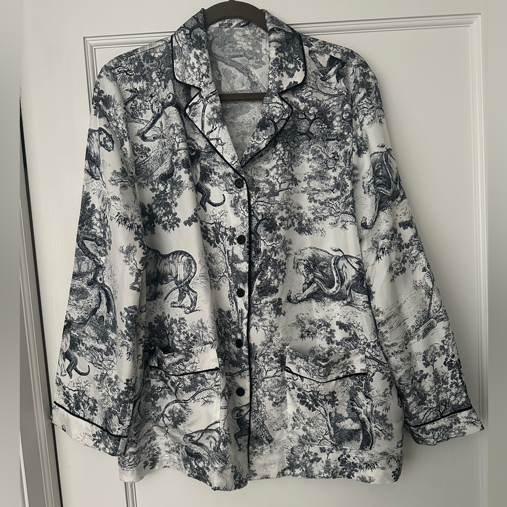 Silk joie de toile white and black top with tiger & monkey print size 8